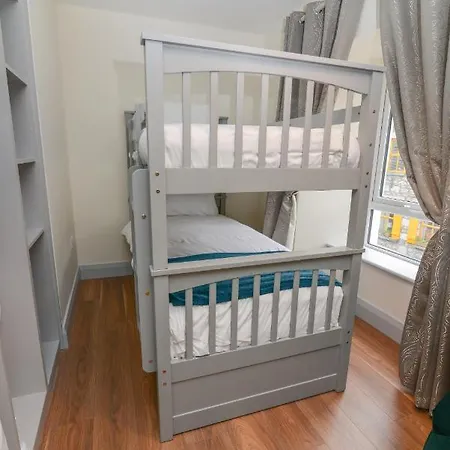 At The Old Barracks أثنراي