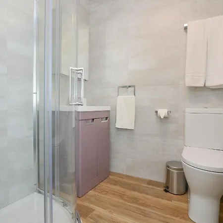 بيت ضيافة At The Old Barracks أثنراي