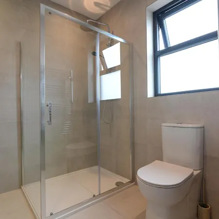 بيت ضيافة At The Old Barracks أثنراي