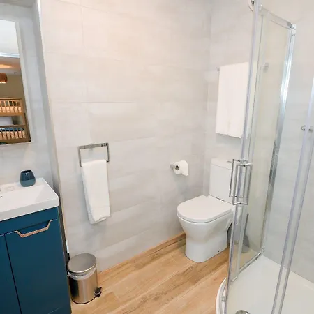 At The Old Barracks أثنراي