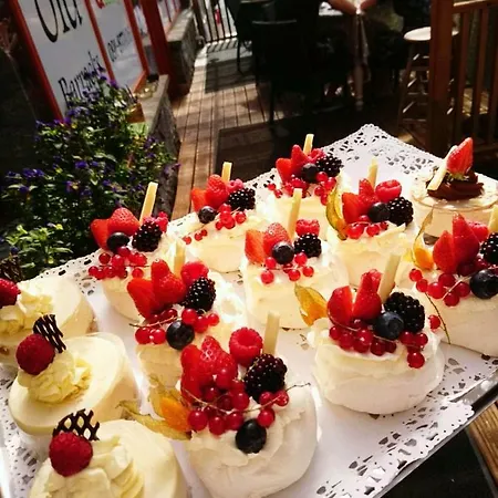 At The Old Barracks أثنراي