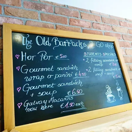 بيت ضيافة At The Old Barracks أثنراي