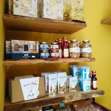 بيت ضيافة At The Old Barracks أثنراي