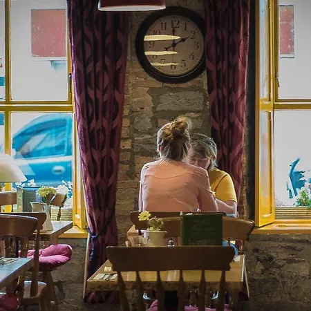 At The Old Barracks بيت ضيافة أثنراي