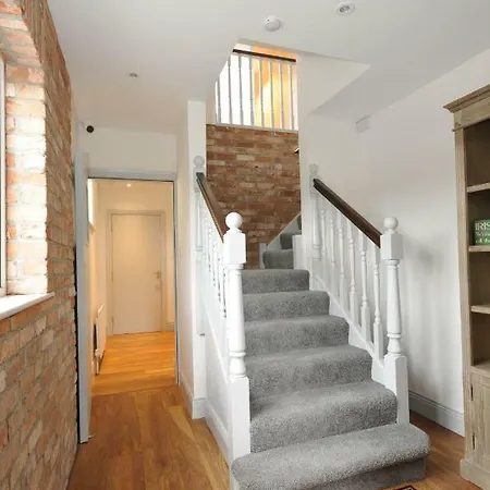 بيت ضيافة At The Old Barracks أثنراي