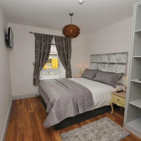 At The Old Barracks بيت ضيافة