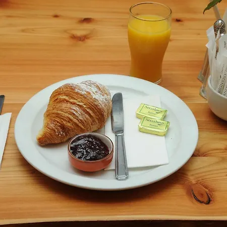 At The Old Barracks بيت ضيافة