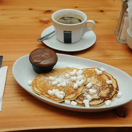 بيت ضيافة At The Old Barracks أثنراي